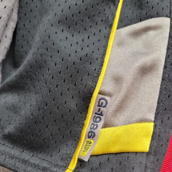 SET OF 3 GAP kids shorts. Size XS 4/5 red has some small pilling - Picture 3 of 7